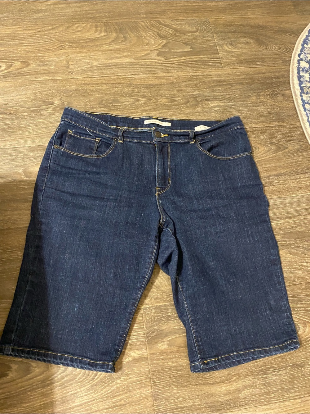 Levi’s Dark Blue Women’s Denim Bermuda shorts; size 31